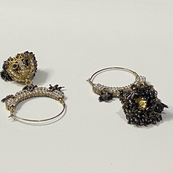 Vintage gold tone rhinestone and bead tassels dangle statement earrings. Used. - Picture 3 of 11